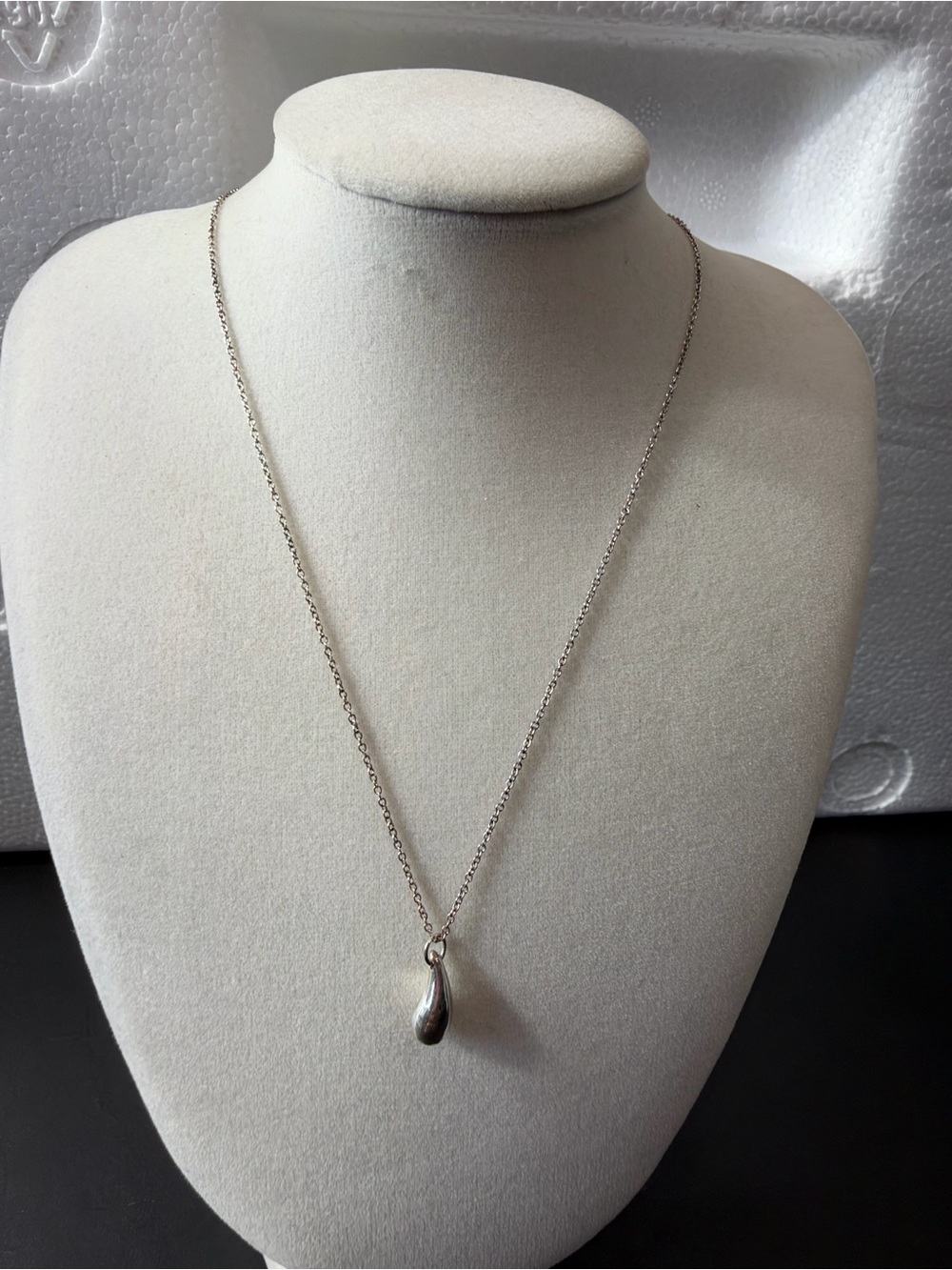 Tiffany & Co. Elsa Peretti Bean 925 Sterling Silver Teardrop Pendant Necklace